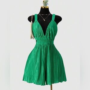 💚 Fashion Nova Emerald Green Pleated Romper M | Luxe Party Look‎ ✨